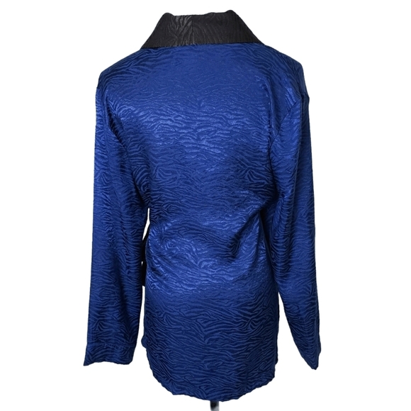 VICTORIA'S SECRET ZEBRA PRINT SATIN KIMONO - Picture 2 of 4